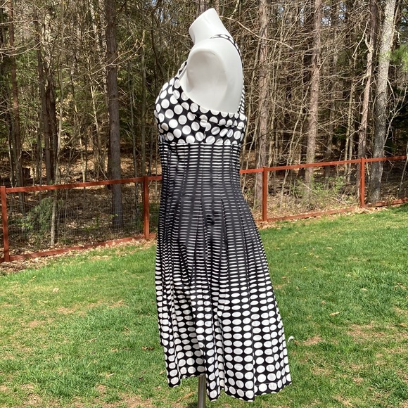 Black to white and dot to dot hombre cross strap fit and flare dress size 6 - Picture 3 of 6